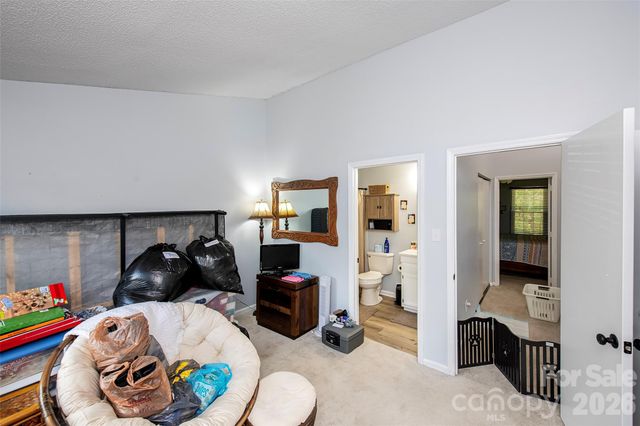 1637 Windsor Gate Lane, Charlotte, NC 28215