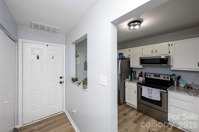 1637 Windsor Gate Lane, Charlotte, NC 28215