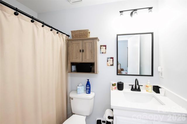 1637 Windsor Gate Lane, Charlotte, NC 28215