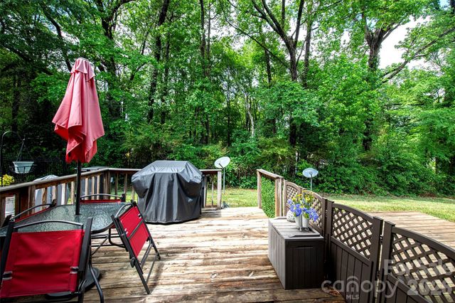 1637 Windsor Gate Lane, Charlotte, NC 28215