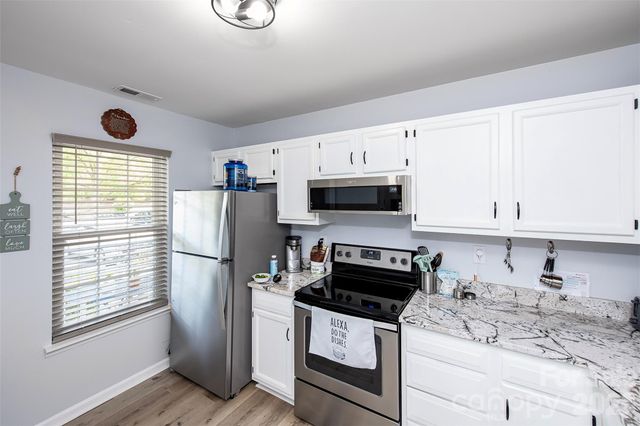 1637 Windsor Gate Lane, Charlotte, NC 28215