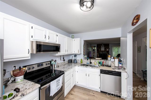 1637 Windsor Gate Lane, Charlotte, NC 28215