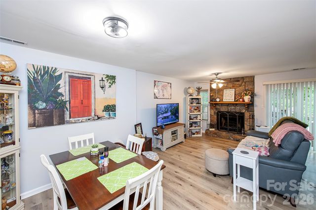 1637 Windsor Gate Lane, Charlotte, NC 28215