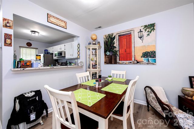 1637 Windsor Gate Lane, Charlotte, NC 28215