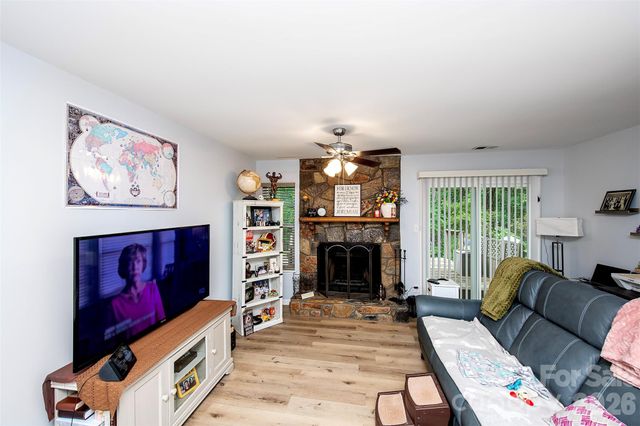 1637 Windsor Gate Lane, Charlotte, NC 28215