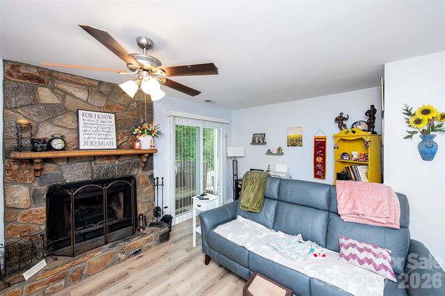 1637 Windsor Gate Lane, Charlotte, NC 28215