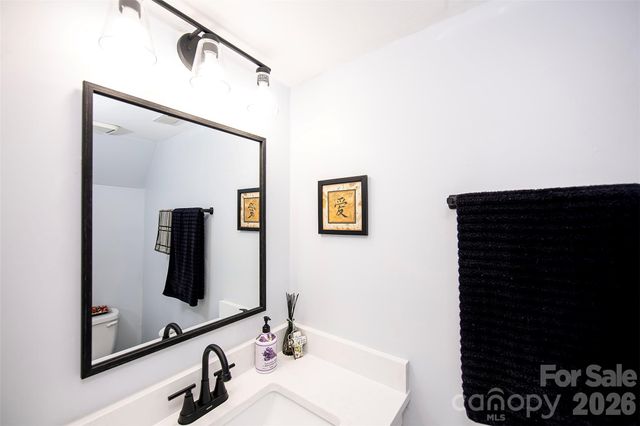 1637 Windsor Gate Lane, Charlotte, NC 28215