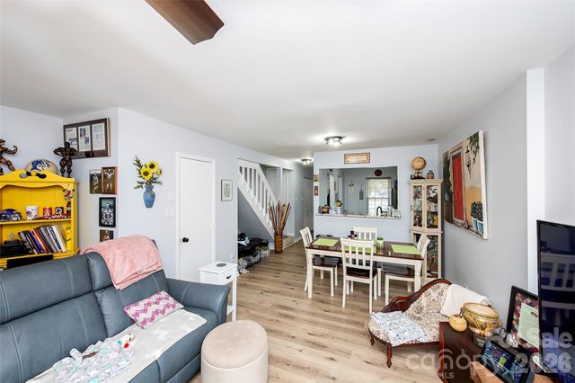 1637 Windsor Gate Lane, Charlotte, NC 28215