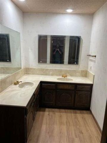 305 NW Tanglewood Cir, Lawton, OK 73505