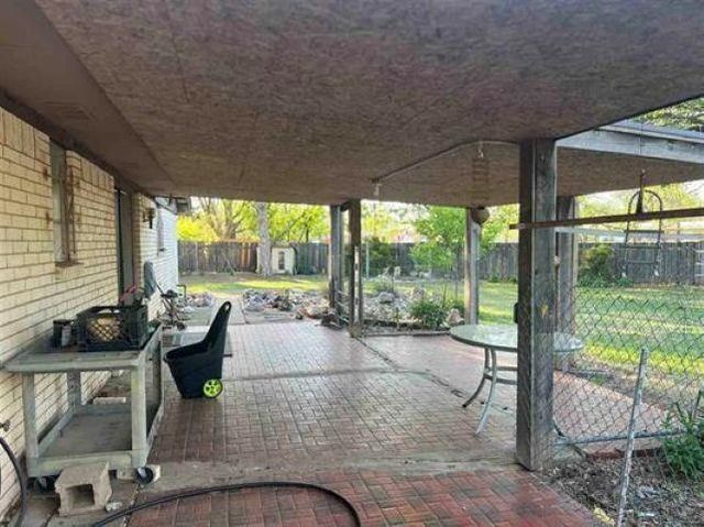 305 NW Tanglewood Cir, Lawton, OK 73505