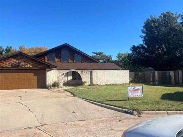 305 NW Tanglewood Cir, Lawton, OK 73505