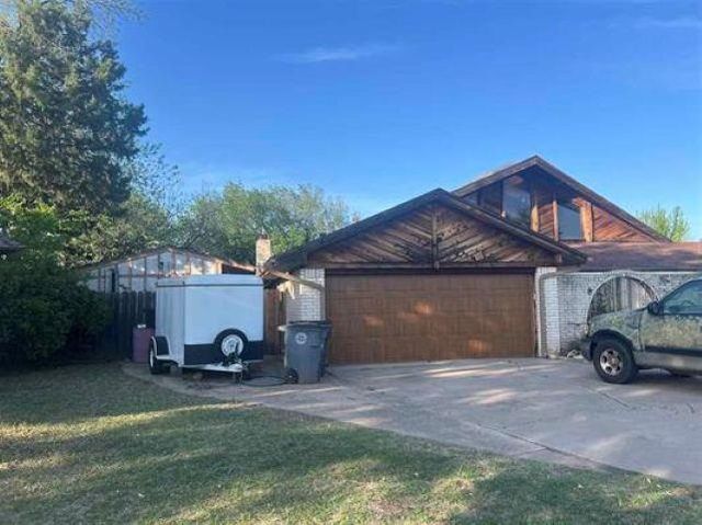 305 NW Tanglewood Cir, Lawton, OK 73505