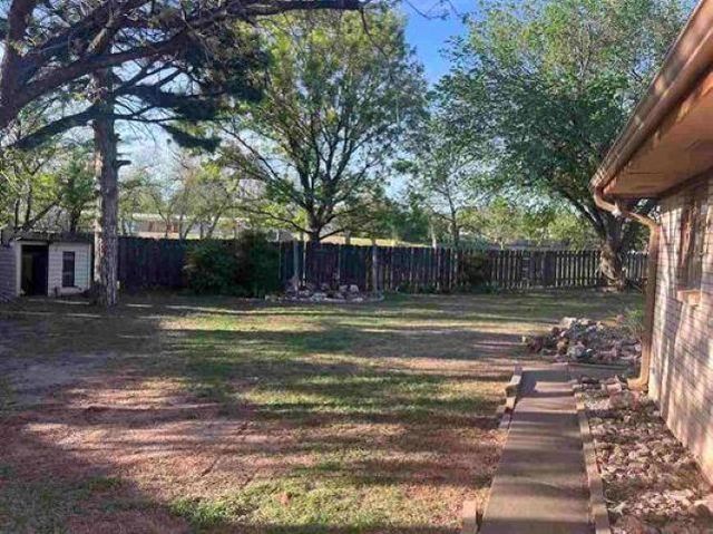 305 NW Tanglewood Cir, Lawton, OK 73505