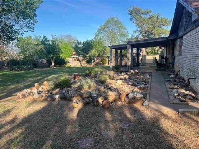 305 NW Tanglewood Cir, Lawton, OK 73505