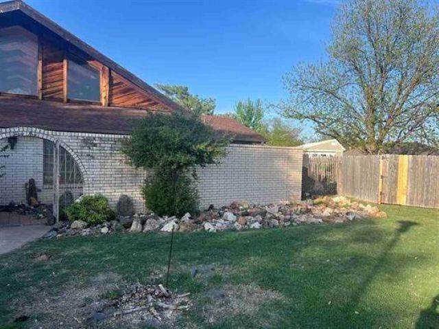 305 NW Tanglewood Cir, Lawton, OK 73505
