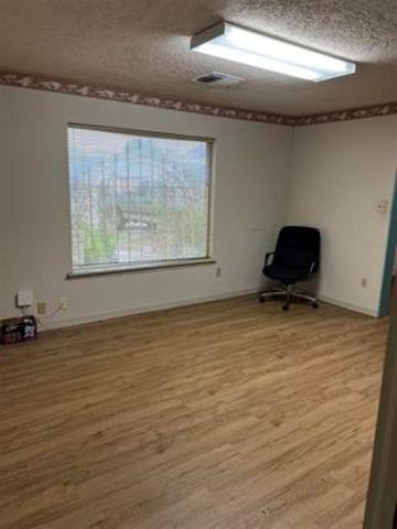 305 NW Tanglewood Cir, Lawton, OK 73505