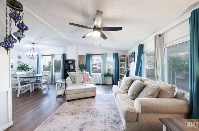 601 42nd Street, Bakersfield, CA 93301