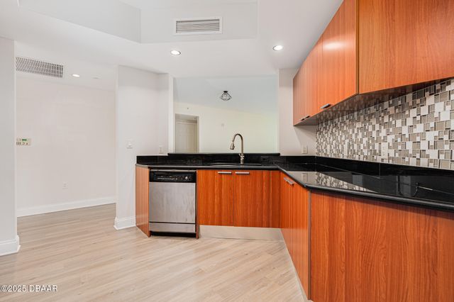 231 Riverside Dr Unit 507, Holly Hill, FL 32117