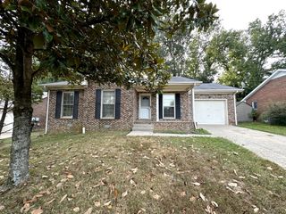 215 Kathleen Ct, Clarksville, TN 37043