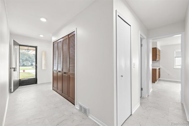 29540 Sharon Lane, Southfield, MI 48076