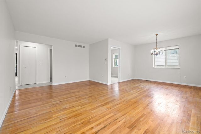 29540 Sharon Lane, Southfield, MI 48076