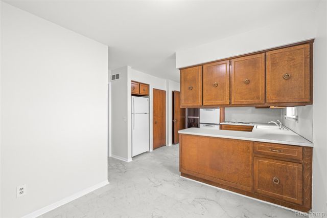 29540 Sharon Lane, Southfield, MI 48076