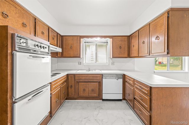 29540 Sharon Lane, Southfield, MI 48076