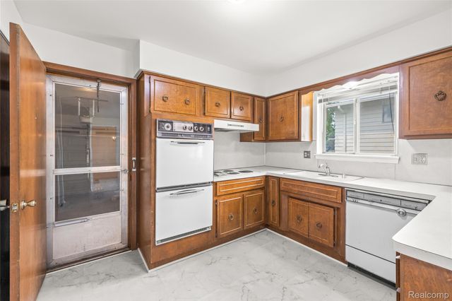 29540 Sharon Lane, Southfield, MI 48076