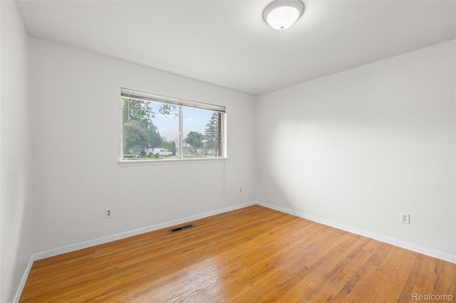 29540 Sharon Lane, Southfield, MI 48076