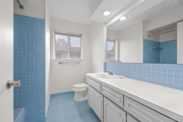 29540 Sharon Lane, Southfield, MI 48076