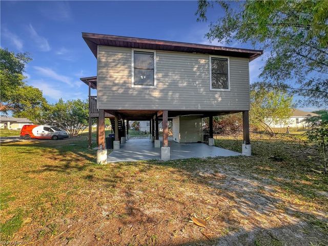8350 Wren RD, Fort Myers, FL 33967