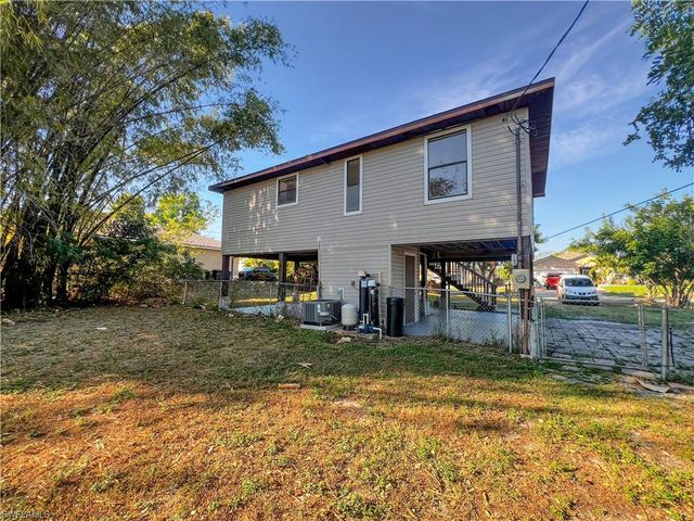 8350 Wren RD, Fort Myers, FL 33967