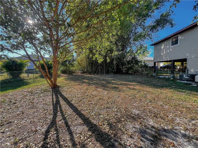 8350 Wren RD, Fort Myers, FL 33967