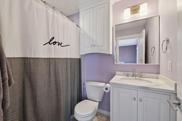 633 Park Street E, Wayzata, MN 55391