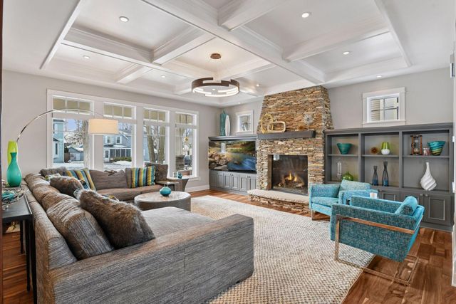 633 Park Street E, Wayzata, MN 55391