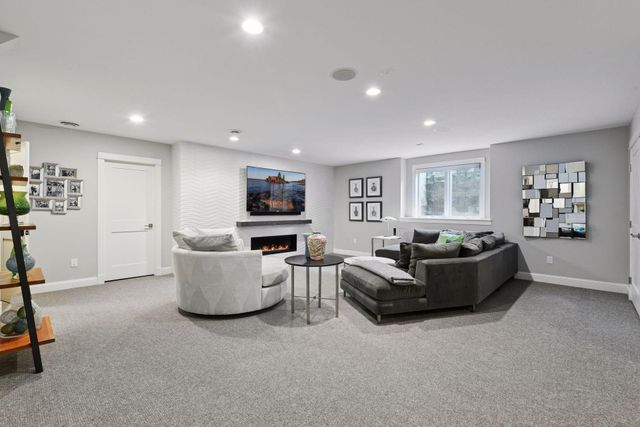 633 Park Street E, Wayzata, MN 55391