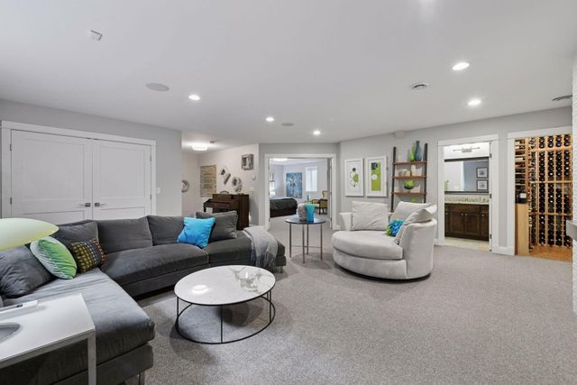 633 Park Street E, Wayzata, MN 55391