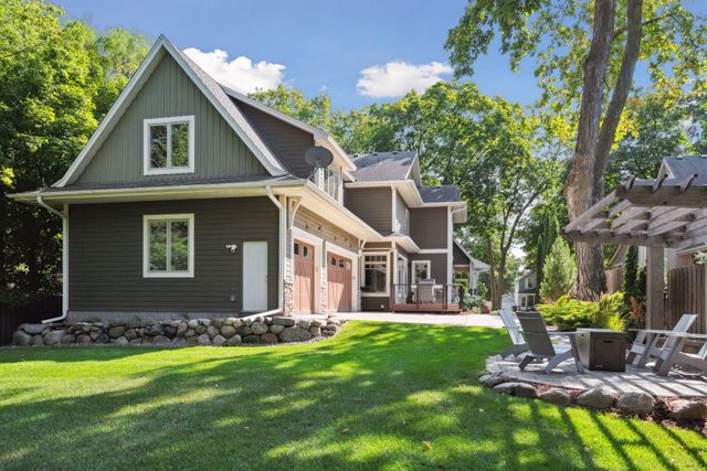 633 Park Street E, Wayzata, MN 55391