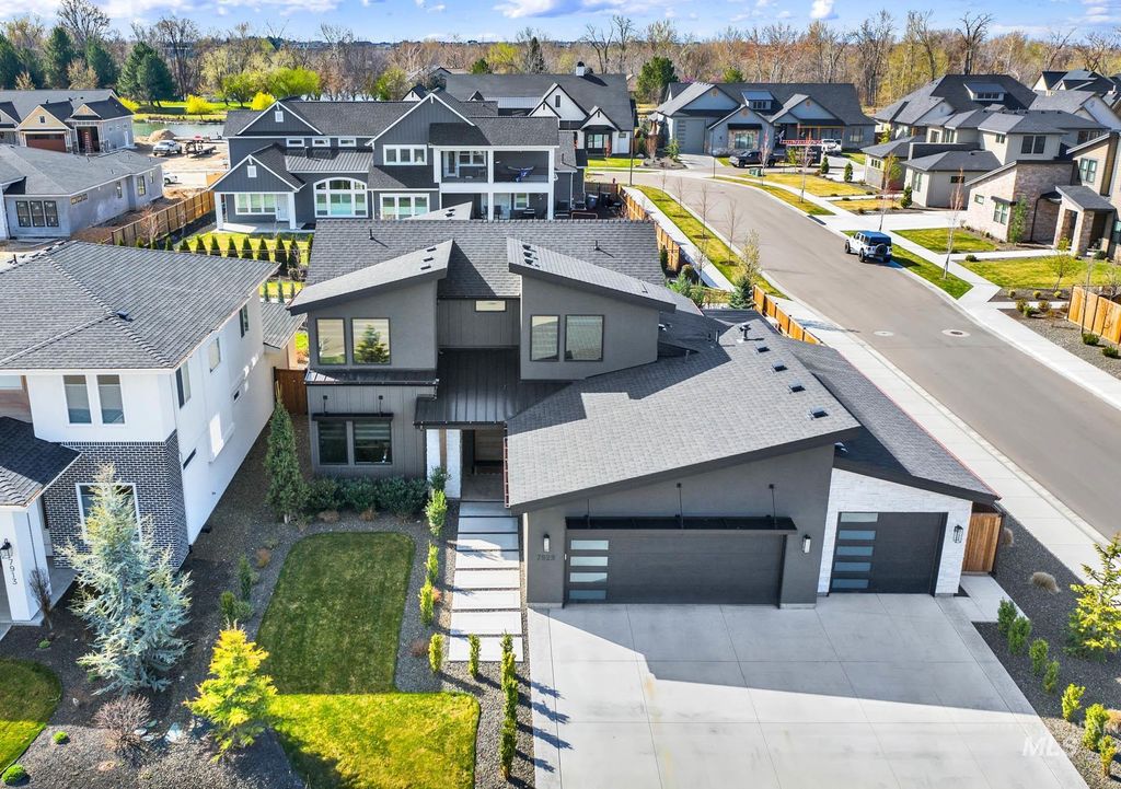 7929 W Deerfawn Ln, Eagle, ID 83616