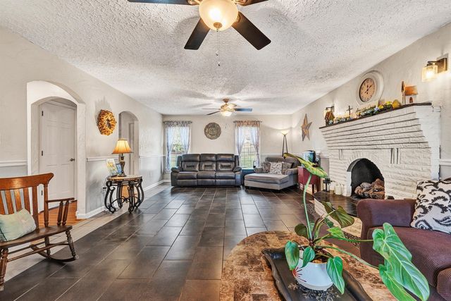 1005 Chestnut Mountain DR, Vinton, VA 24179