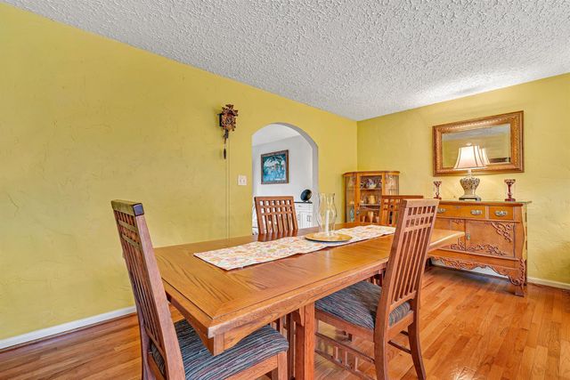 1005 Chestnut Mountain DR, Vinton, VA 24179