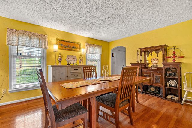 1005 Chestnut Mountain DR, Vinton, VA 24179