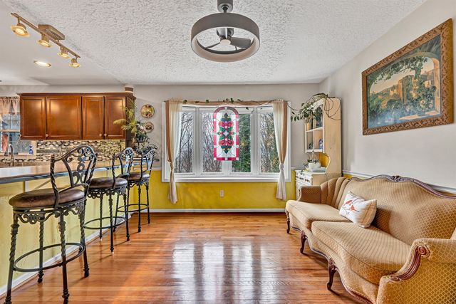 1005 Chestnut Mountain DR, Vinton, VA 24179