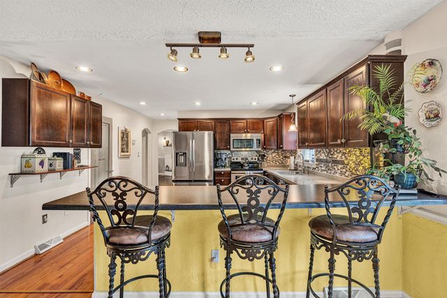 1005 Chestnut Mountain DR, Vinton, VA 24179