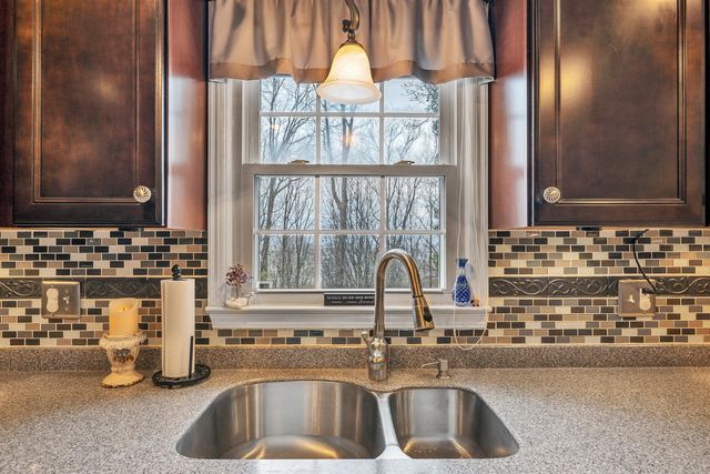 1005 Chestnut Mountain DR, Vinton, VA 24179