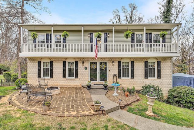 1005 Chestnut Mountain DR, Vinton, VA 24179