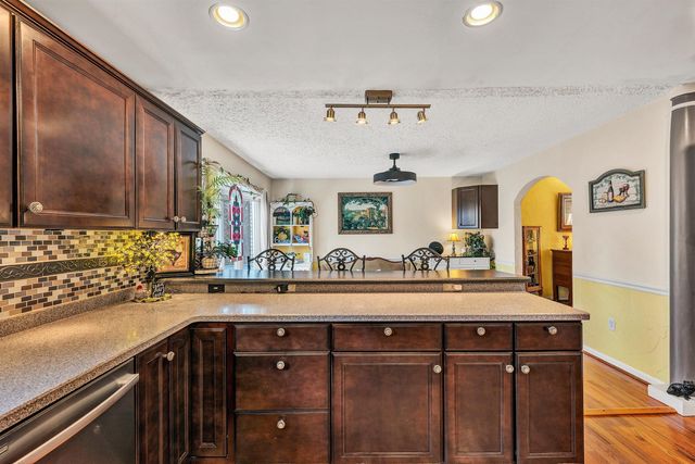 1005 Chestnut Mountain DR, Vinton, VA 24179