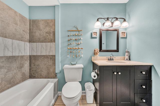 1005 Chestnut Mountain DR, Vinton, VA 24179