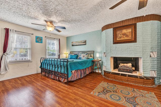 1005 Chestnut Mountain DR, Vinton, VA 24179