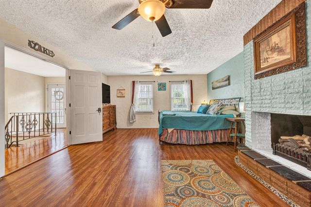 1005 Chestnut Mountain DR, Vinton, VA 24179